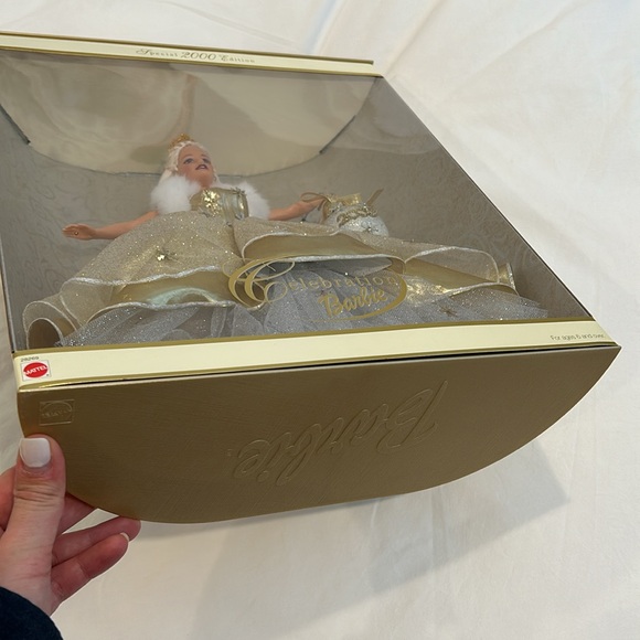 Special 2000 Edition Celebration Collector Barbie - Picture 4 of 6